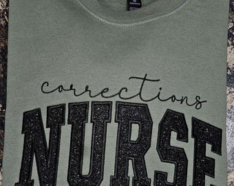 Sudadera verde militar de enfermera (correcciones) con purpurina negra