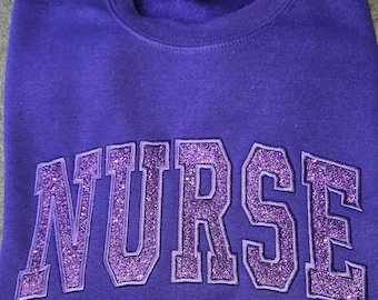 Sudadera de enfermera morada con purpurina morada