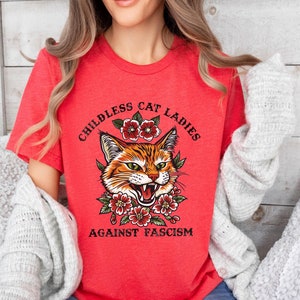 Kinderloze kat dames tegen fascisme T-shirt, kinderloos kattendame T-shirt, linkse T-shirt, grappig feministisch shirt, kinderloze kat dames-T-shirt