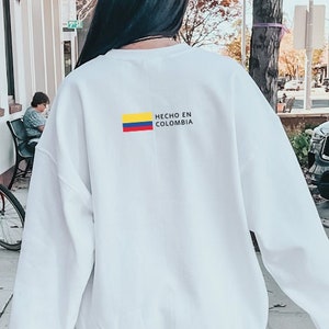 Hecho En Colombia on back Sweatshirt, Colombia Shirt, Colombia Crewneck, Colombia  Flag, Columbiana Gift, Travel Sweater, Columbian Souvenir