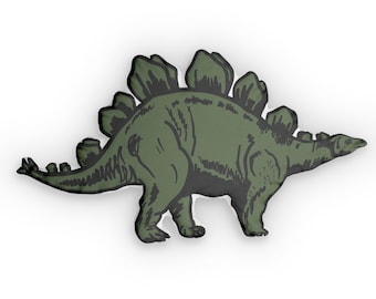 Op de afbeelding: Illustratie van een groene Stegosaurus dinosaurus met donkergroene contouren. De dinosaurus wordt in profiel getoond, met zijn kenmerkende platen en een lange staart. De afbeelding heeft een witte achtergrond.
