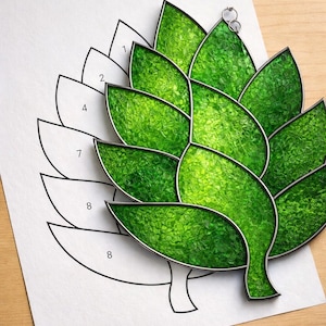 Patrón imprimible de atrapasoles de vidrieras con diseño de lúpulo, descarga digital en PDF, solo para impresora.