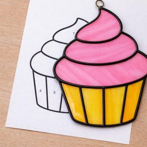 Patrón imprimible/descarga digital en PDF de atrapasoles de vidrieras con forma de cupcake, solo para impresora.