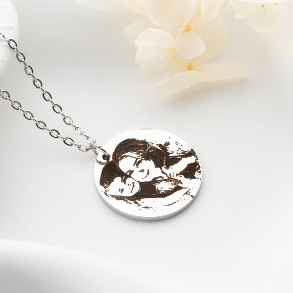 Picture Engraved Disc Necklace - Personalized Circle Pendant, Meaningful Gift for Her, Minimalist Jewelry For Her, For Mom
