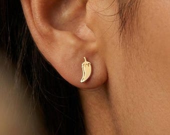 Pendientes de botón con forma de chile bañados en oro de 24k: delicadas joyas de jalapeño.