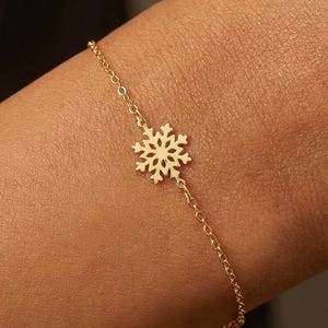 24k Gold Filled Snowflake Bracelet · Adjustable Length · Dainty Minimalist Chain