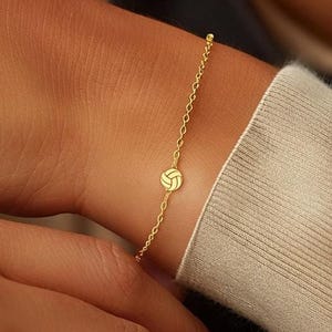 Pulsera de voleibol bañada en oro de 24k: Regalos para equipos