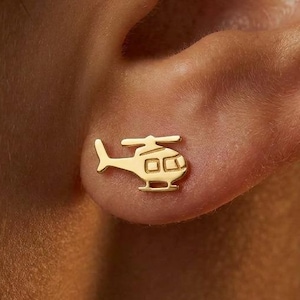 Eleganti orecchini a perno a forma di elicottero placcati in oro: un regalo perfetto per gli amanti dell'aviazione.