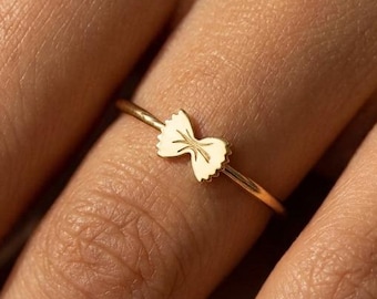 Anello a forma di papillon in oro 24 carati