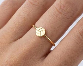 Anillo de voleibol chapado en oro de 24 quilates