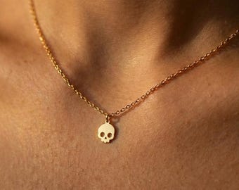 Collar con calavera chapado en oro de 24 quilates