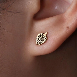 24k Gold Filled Pinecone Ohrstecker: Natur Inspirierter Schmuck