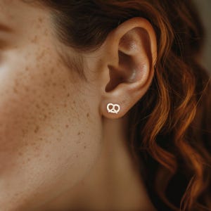 24k Gold Filled Brezel-Ohrstecker: Lebensmittel-Schmuck