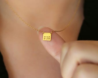 Collar cuadrado chapado en oro de 24 quilates: Coordenadas personalizadas, joyería grabada
