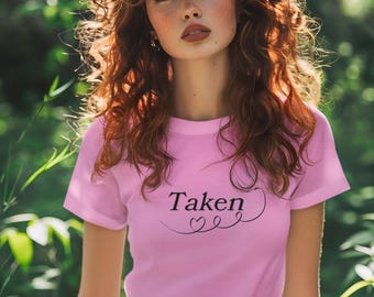 Taken damesT-shirt Couples Taken Relationship Love-shirt