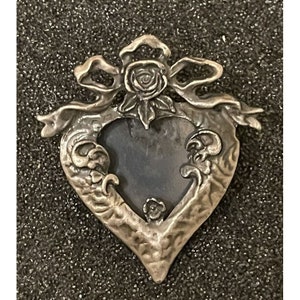 Photo Frame Brooch Pin Heart Flowers Ribbon Pewter Silver Tone vintage picture