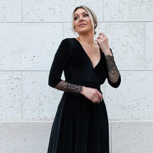 Black Bridesmaid Wrap V Neck Dress A-line Velvet Maxi Dress Long Lace Sleeves Bridesmaid Long Dress Photoshoot Dress Prom Gown with Train