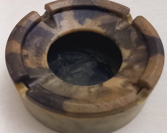 Handcrafted Polyresin Ashtray: Marble Effect Retractable Lid