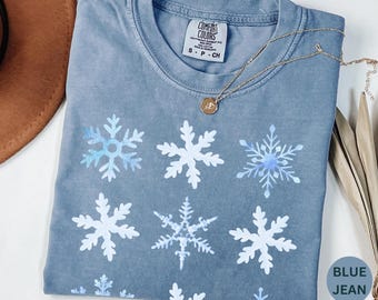 Snowflakes Shirts, Comfort Colors Christmas Tee Winter Shirt Aesthetic Snowflake Shirt Christmas Tshirt for Women Cute Festive Holiday Shirt