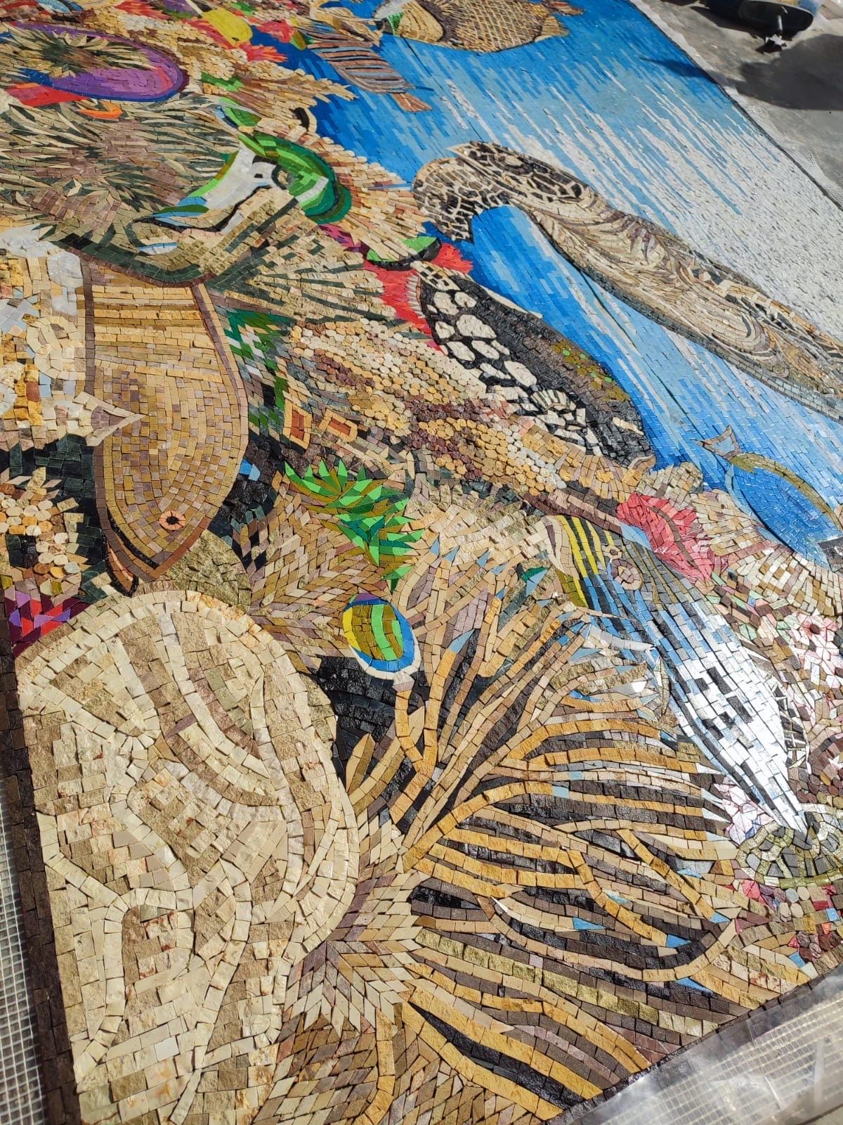 天然石モザイクアート 壁掛け 海の生き物モザイク - 手作りの壁掛けアート - 天然石と大理石 - カメ