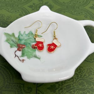 Orecchini a guanto rosso di Natale / Gioielli per le feste / Orecchini a tema invernale / Accessori carini di Natale