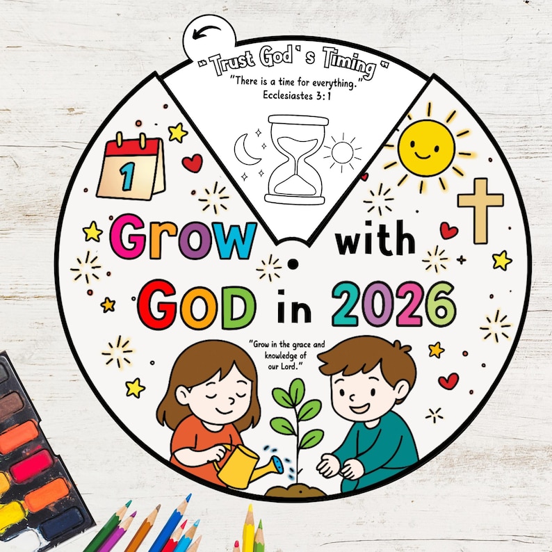 K&ouml;nnte beinhalten: Kreisf&ouml;rmige Illustration mit dem Text "Grow with God in 2026". Das Design zeigt einen Kalender, ein Kreuz, eine l&auml;chelnde Sonne und Kinder, die eine Pflanze gie&szlig;en. Der Text "Trust God's Timing" ist ebenfalls enthalten.