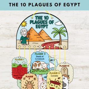 Puede incluir: Un juguete educativo colorido con el texto "THE 10 PLAGUES OF EGYPT". La imagen principal muestra pirámides, una palmera y una figura. Debajo, ilustraciones de las plagas, incluyendo langostas y ganado, cada una numerada.