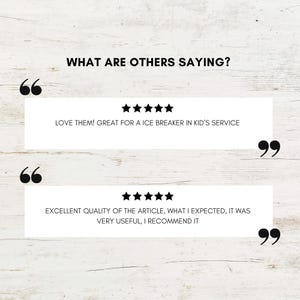 K&ouml;nnte beinhalten: Bild mit dem Text "WHAT ARE OTHERS SAYING?" und zwei Kundenbewertungen. Die Bewertungen stehen in wei&szlig;en K&auml;sten mit schwarzen Anf&uuml;hrungszeichen und Sternebewertungen. Eine Bewertung lautet "LOVE THEM! GREAT FOR A ICE BREAKER IN KID'S SERVICE."