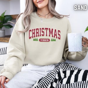 Christmas Vibes Sweatshirt, Holiday Crewneck Jumper, Festive Winter Apparel, Xmas Spirit Pullover, Holiday Vibe Sweatshirt,Cozy Gift