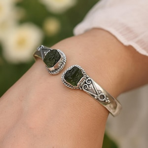 Pulsera de aguamarina cruda en plata de ley 925 - Pulsera de piedras preciosas hecha a mano Moldavita