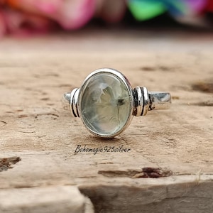 Anillo de plata de ley con prehnita: Anillo minimalista hecho a mano