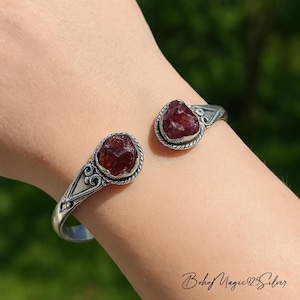 Pulsera de aguamarina cruda en plata de ley 925 - Pulsera de piedras preciosas hecha a mano Granate