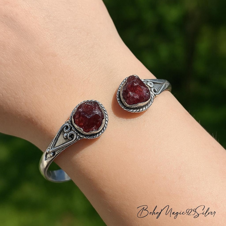 Pulsera de aguamarina cruda en plata de ley 925 - Pulsera de piedras preciosas hecha a mano Granate