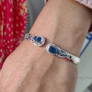 Pulsera de aguamarina cruda en plata de ley 925 - Pulsera de piedras preciosas hecha a mano Blue Apatite