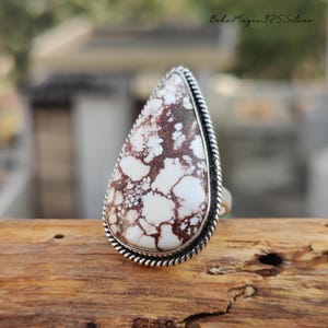 Anillo de piedra preciosa con forma de caballo salvaje hecho a mano: joyería bohemia de plata de ley 925