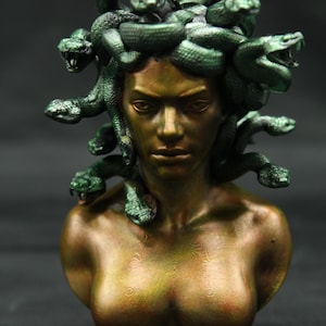 Exceptional Medusa bust in resin - MADE TO ORDER