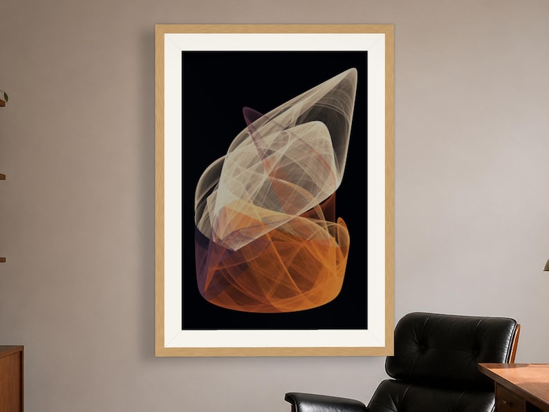 Puede incluir: Una impresi&oacute;n de arte mural enmarcada que presenta un dise&ntilde;o fractal abstracto con capas fluidas y transl&uacute;cidas en tonos crema, naranja y morado intenso sobre un fondo negro s&oacute;lido, dentro de un marco de madera clara.