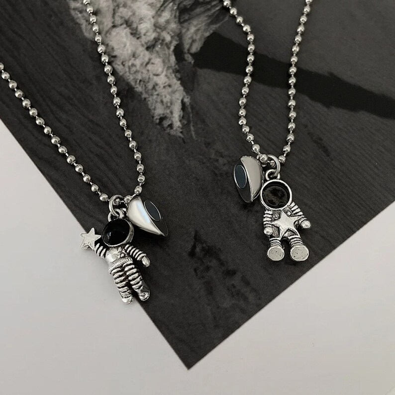 Cute Bestie Friendship Connect Astronaut Necklace Charm Astronaut Couple Best Friend