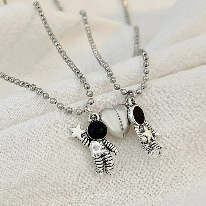 Cute Bestie Friendship Connect Astronaut Necklace Charm Astronaut Couple Best Friend