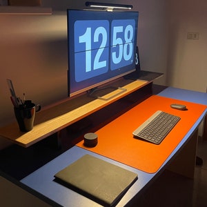 Supporto per doppio monitor da scrivania/Rialzo per monitor in  legno/Mensola da scrivania in noce/Accessori per scrivania da  ufficio/Regalo per lui -  Italia