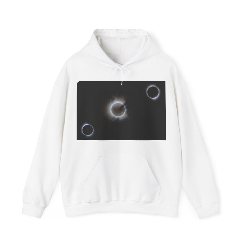 Unisex Heavy Blend™ Hooded Sweatshirt Eclipse 2024 zdjęcie 2