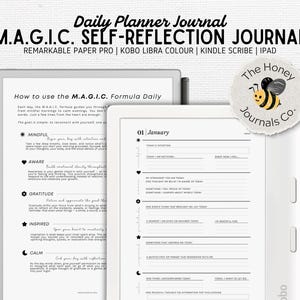 Può includere: Un diario digitale di pianificazione giornaliera con il testo "M.A.G.I.C. Self-Reflection Journal" e il logo "The Honey Journals Co.". Il diario è progettato per Remarkable Paper Pro, Kobo Libra Colour, Kindle Scribe e iPad.