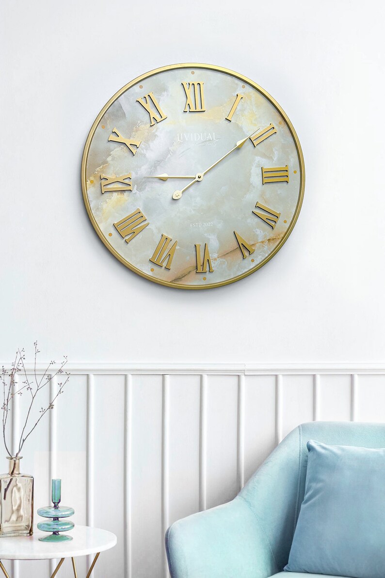 Horloge murale Golden Bay, 60 cm, marque et design Lividual, horloge murale en métal, design intemporel, décoration murale, grande horloge à quartz, aspect marbre doré image 8