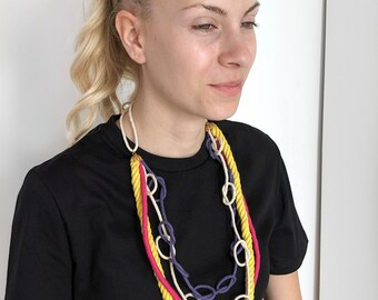 Dikke ketting / Milieuvriendelijke ketting / Rozegele ketting / Nautische touwketting / Kleurrijke ketting / ooak ketting.