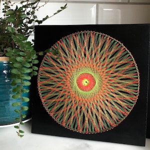 Handgemachte psychedelische String Art - UV-reaktiv - ALPHARD