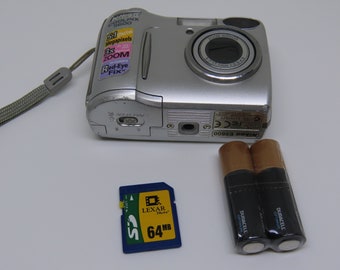Nikon Coolpix 5600 5.1 MP 3x Zoom Digital Vintage Camera
