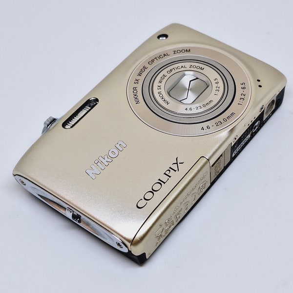 Nikon coolpix S3100 is not working, for parts or repair purposes.