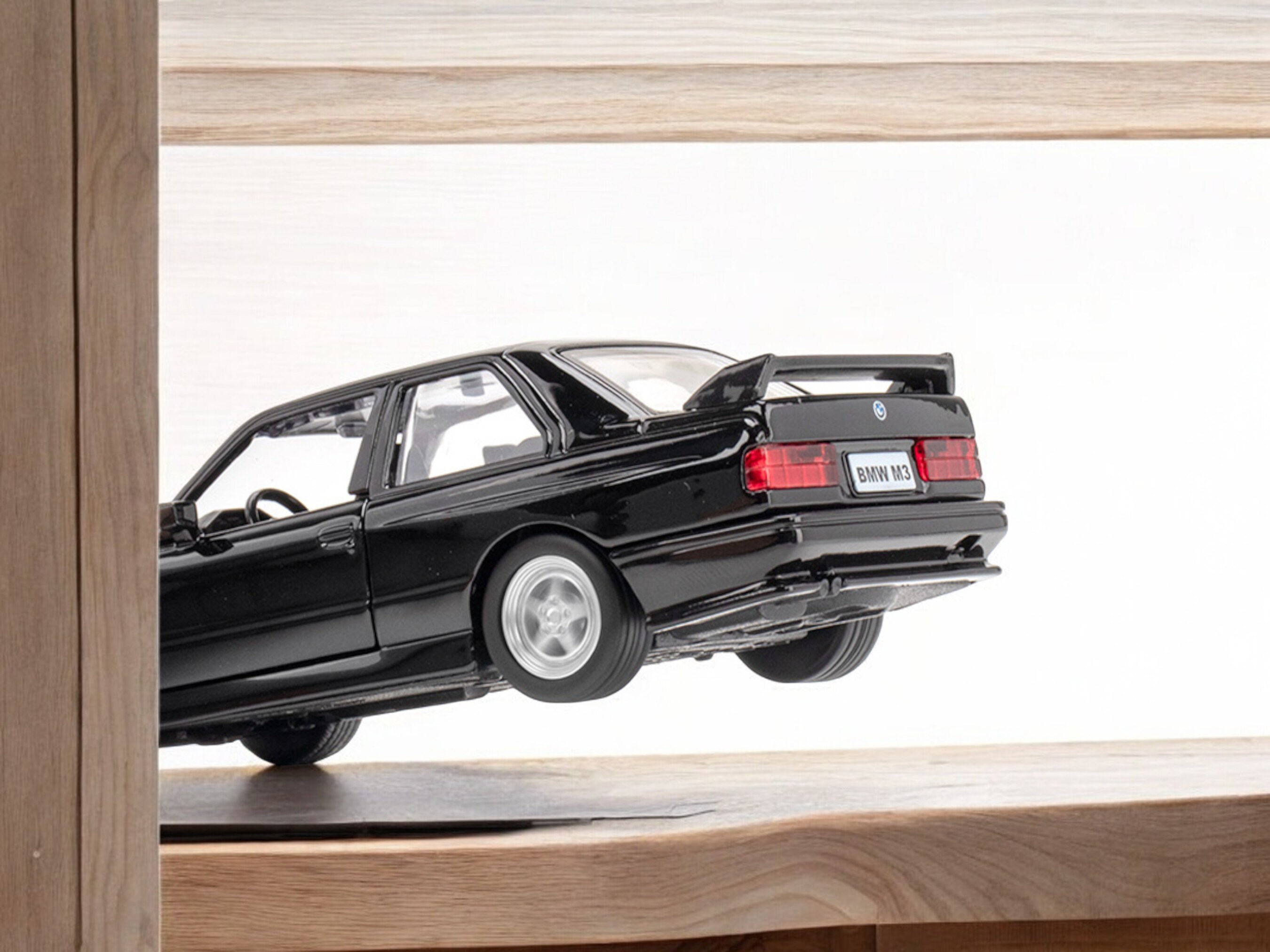 Voiture Miniature 1/36 BMW M550i - Métal Diecast, Portes Ouvrantes - Modèle 2025 - Jouet 3 Ans Et +
