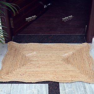 Handmade Scalloped Jute Area Rug: Eco-Friendly Entryway Doormat
