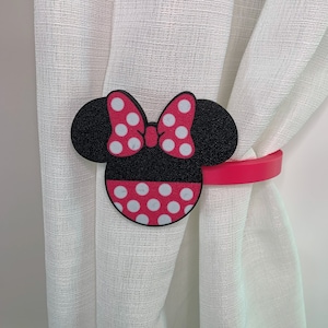 Souris fille | Oreilles magiques| Embrasses/Embouts pour rideaux en plastique imprimé en 3D (Ensemble de 2)